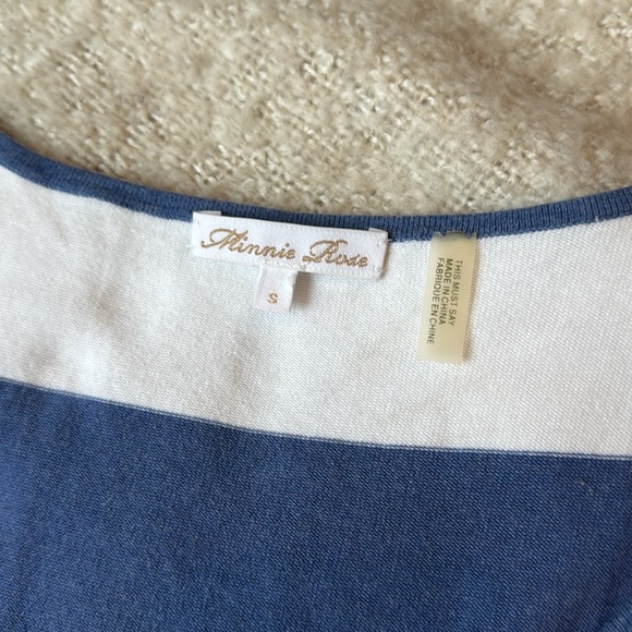 Sexy slim fit dress. Beautiful dress and perfect condition. Size Smalll. - Picture 2 of 3